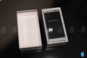 Sony Xperia XZ2 Premium Kutu İçinden Çıkanlar ve Kutu Açılışı